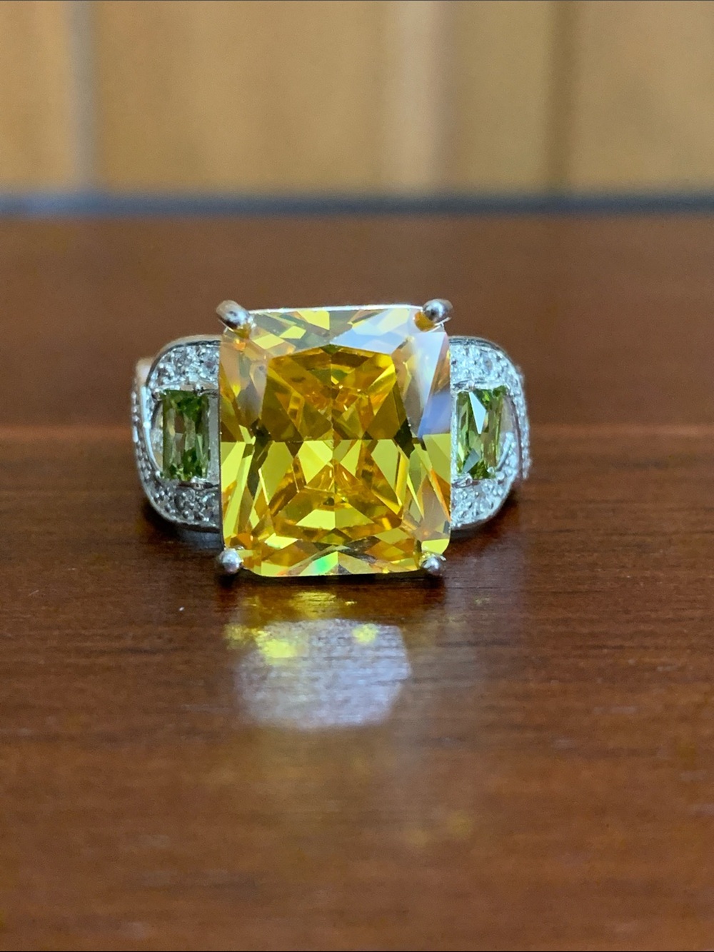Silver plated yellow and green stone cocktail ring size 9